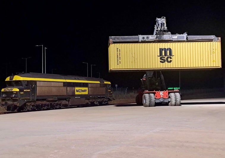 La plataforma logística de Badajoz mueve 2.000 contenedores de tren en cinco meses
