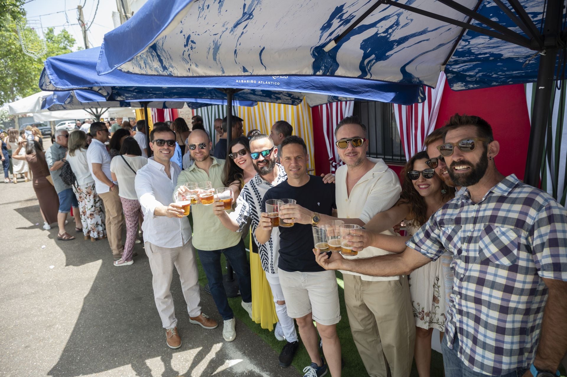 Así es el ambiente en el ferial de Badajoz a la hora de la comida