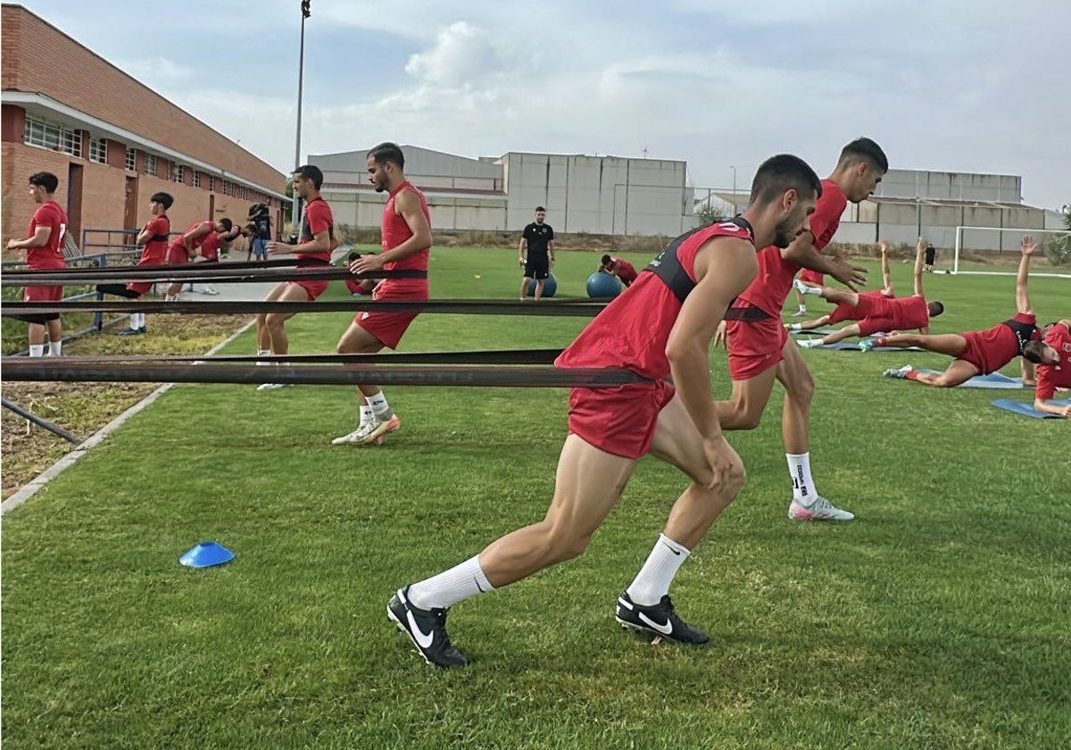 El Llerenense se ha entrenado esta semana en la ciudad deportiva del Extremadura en Almendralejo.