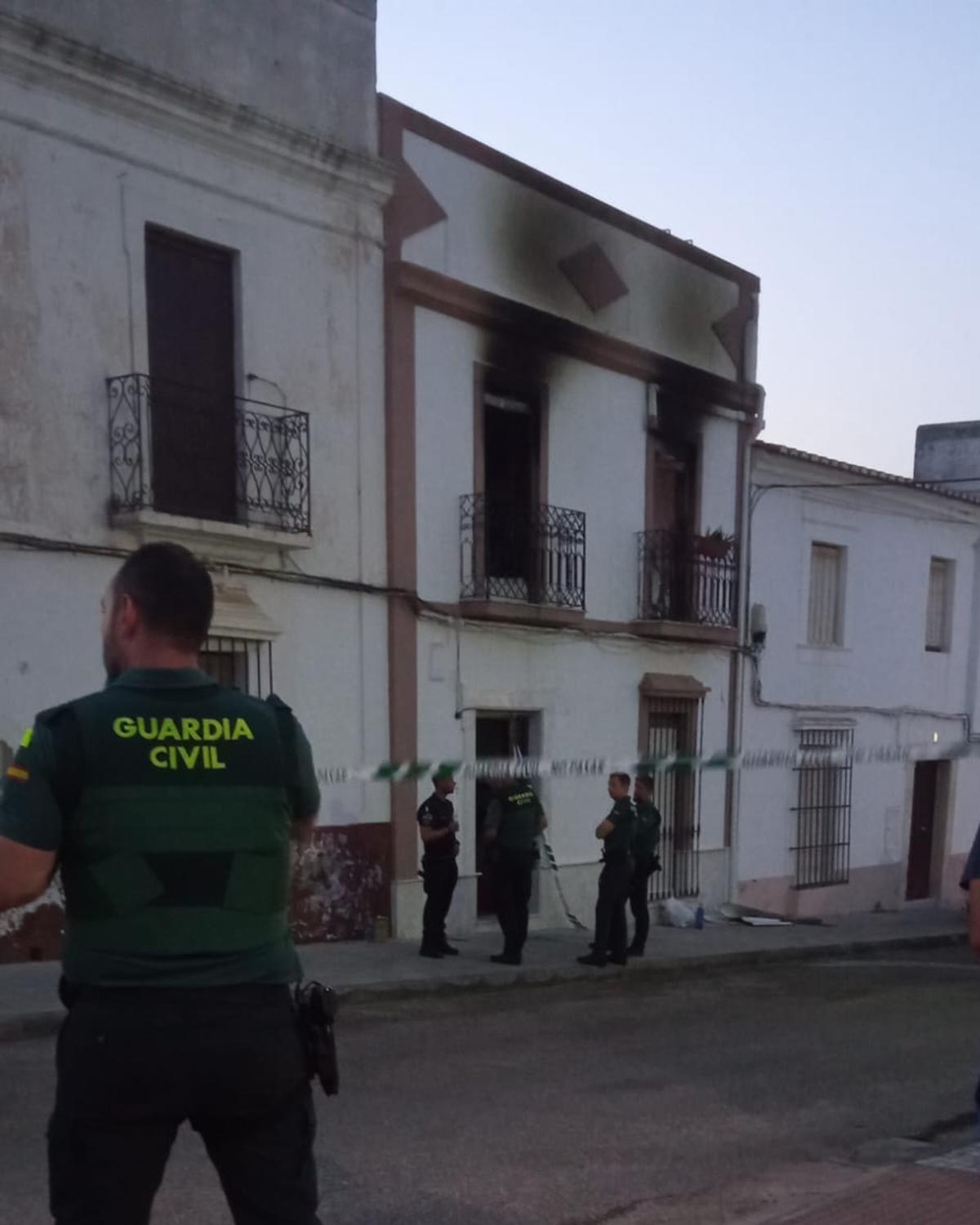 Fachada de la vivienda en la que se ha producido el incendio.
