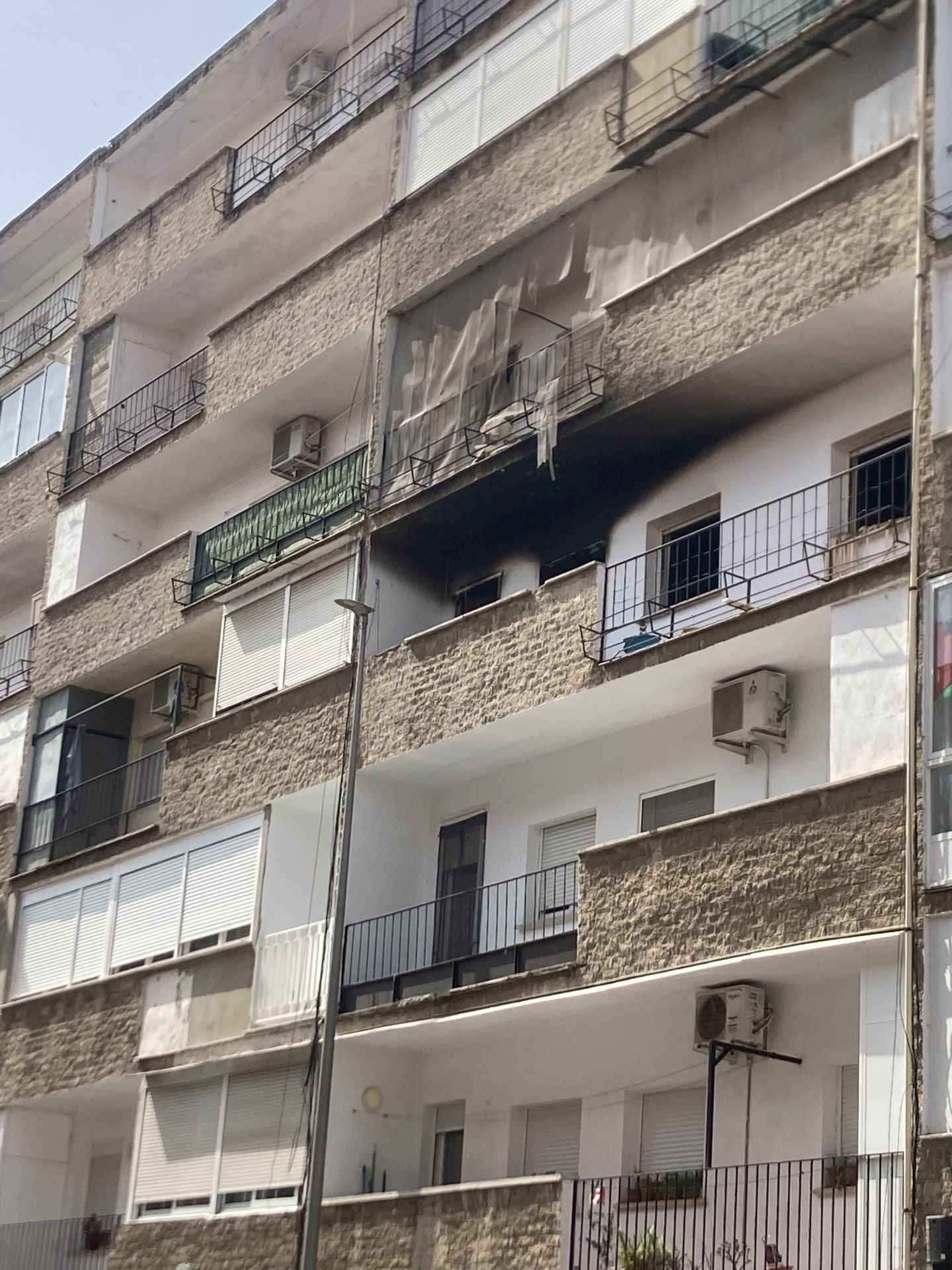 Así ha quedado la vivienda de Mérida afectada por un incendio