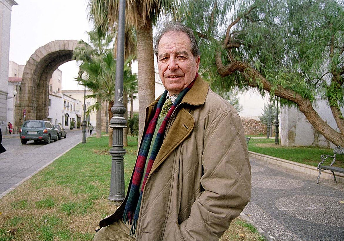 Del 'triángulo poético' a la singularidad de Rufino Félix Morillón