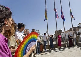 El alcalde y los concejales en el izado de banderas LGTBI el pasado día 16 de junio.