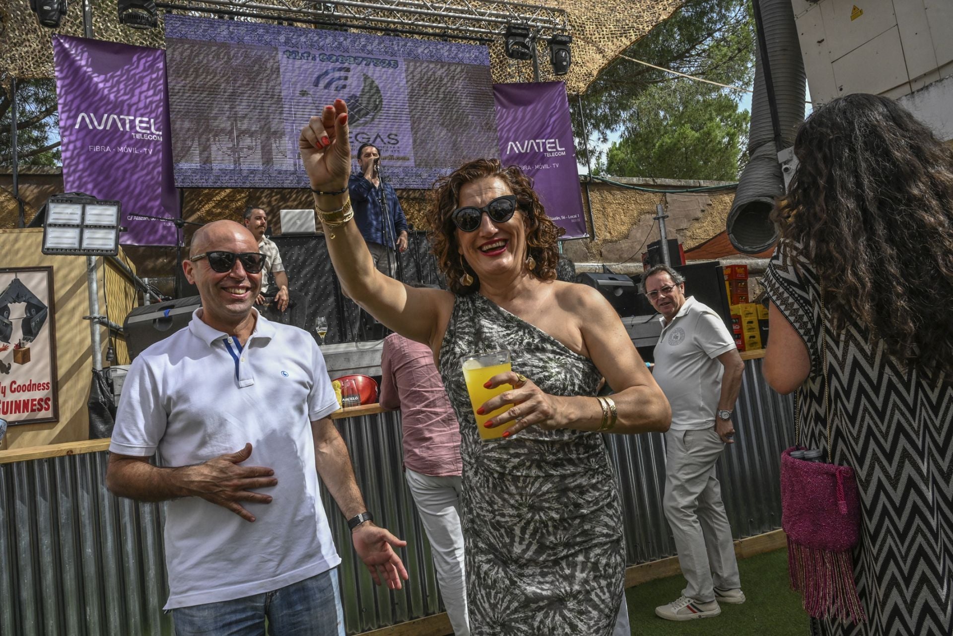 Imagen secundaria 2 - Las copas de primera hora de la tarde animan el día previo a San Juan