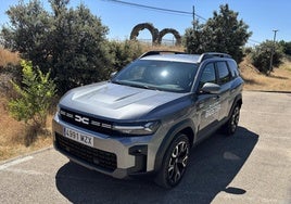 Es el Dacia de mayor tamaño y con una altura libre al suelo de 22 centímetros, ideal para caminos.