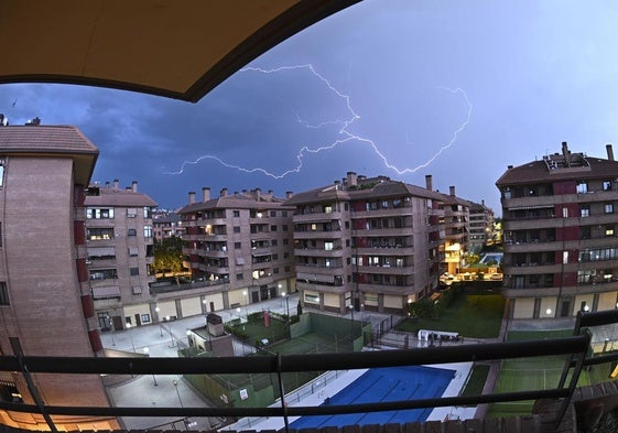 La Aemet amplía al martes la alerta amarilla por lluvias y tormentas en Extremadura
