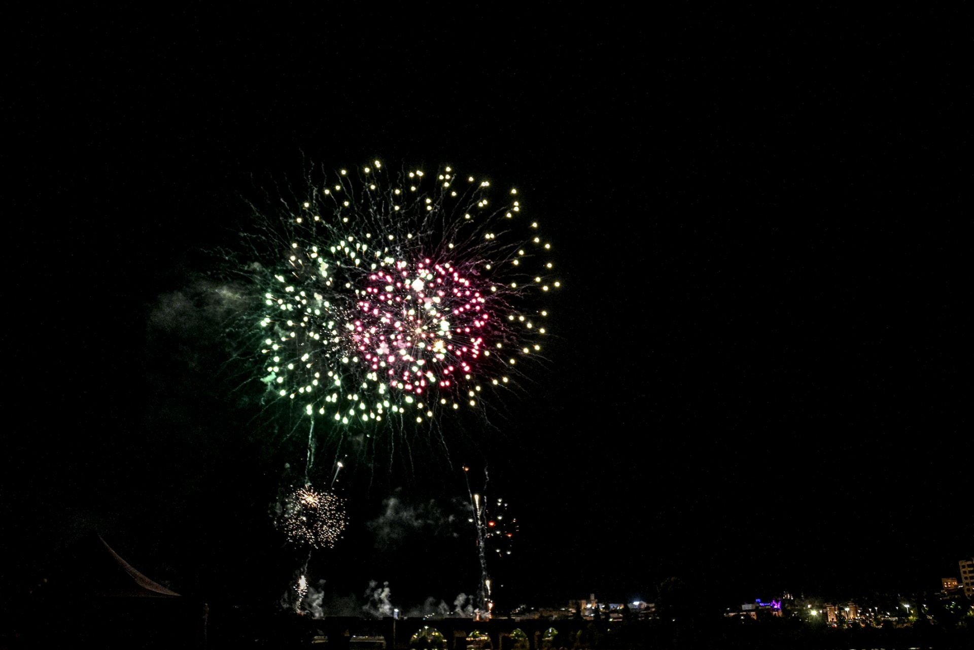 Así fueron los fuegos artificiales de la Feria de San Juan de Badajoz