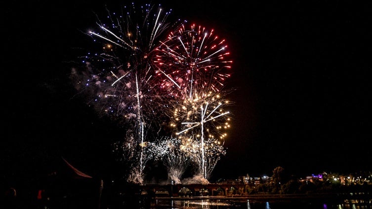 El incendio de Cerro Gordo retrasa los fuegos artificiales de San Juan de Badajoz