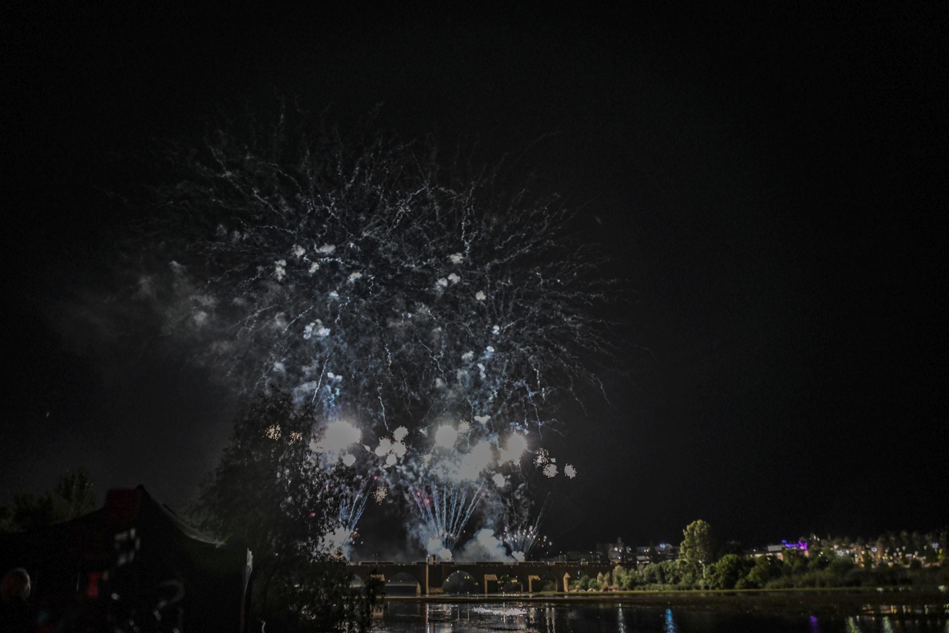 Así fueron los fuegos artificiales de la Feria de San Juan de Badajoz