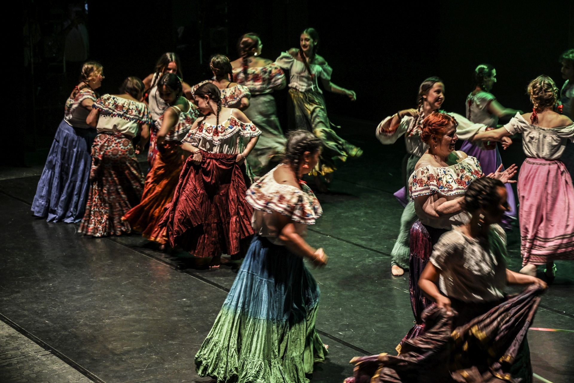 Fotos | El Teatro López de Ayala acoge los espectáculos de 16 escuelas de baile