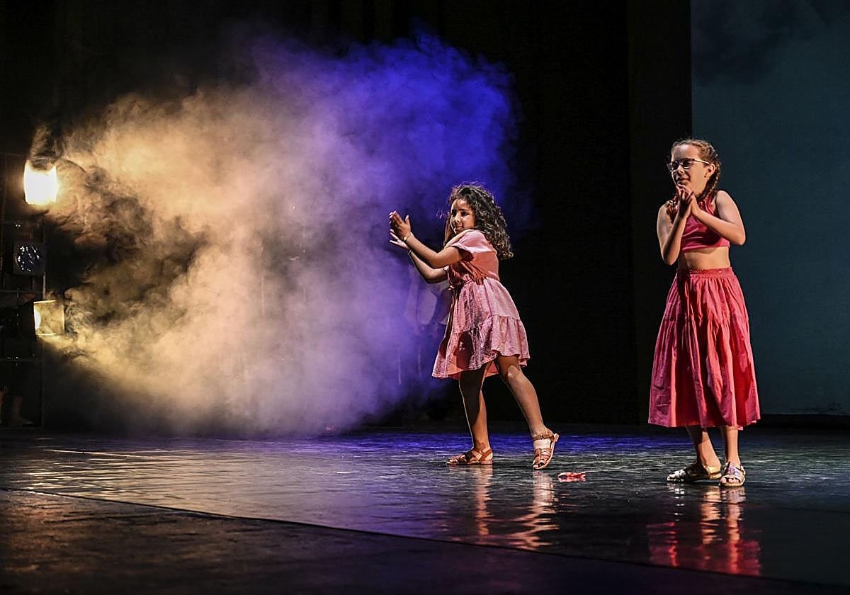 Fotos | El Teatro López de Ayala acoge los espectáculos de 16 escuelas de baile