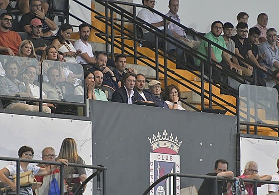 Colate Vallejo-Nágera en el palco del Nuevo Vivero durante un partido del Badajoz de esta temporada.