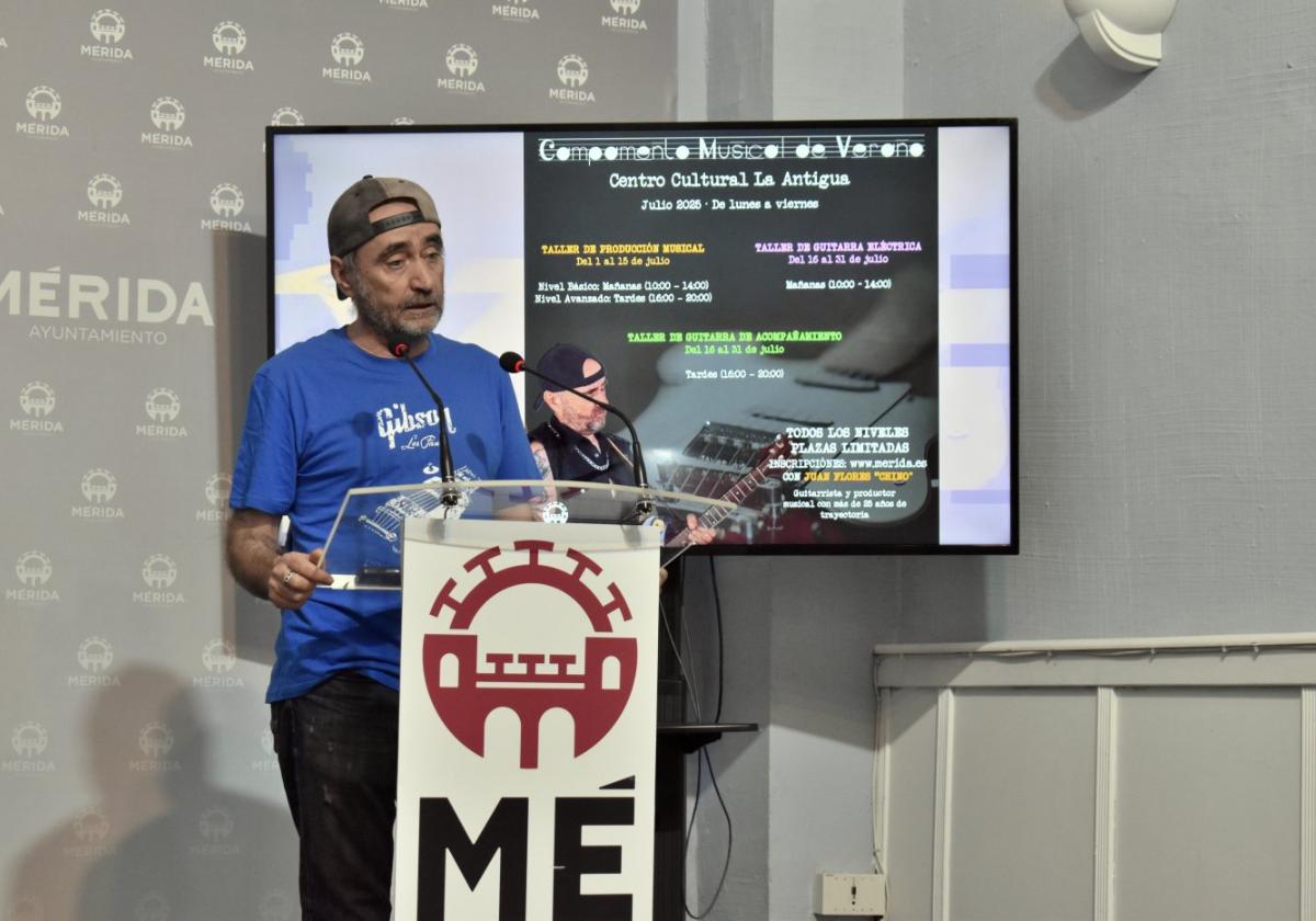 Juan Gómez Chino, en la presentación de sus talleres.