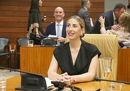 María Guardiola, durante el pleno en la Asamblea.