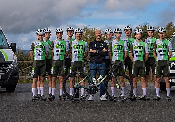 Formación del equipo juvenil del Electromercantil-GR100.