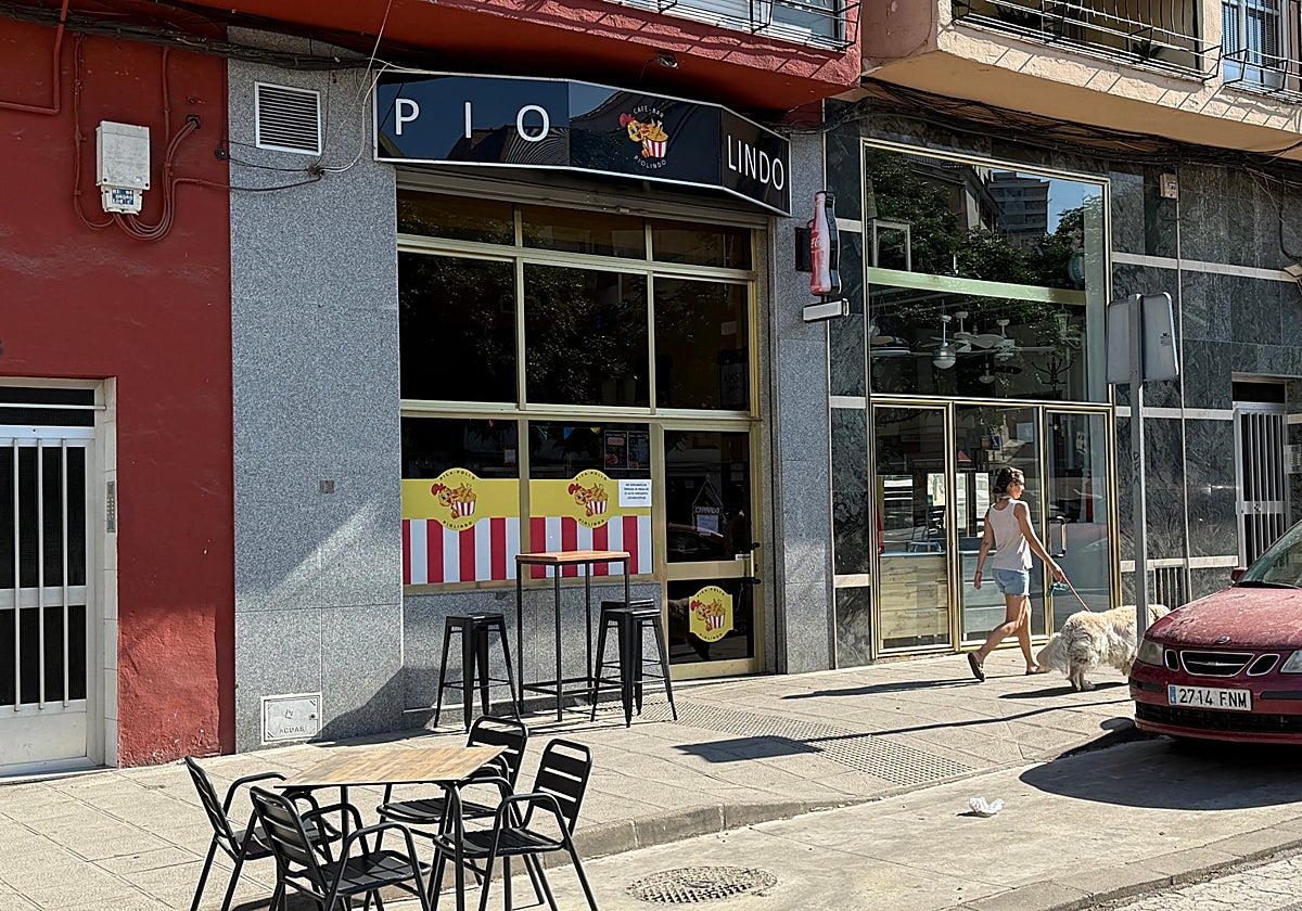 Fachada del bar Pío Lindo, uno de los establecimientos asaltados por el ladrón.