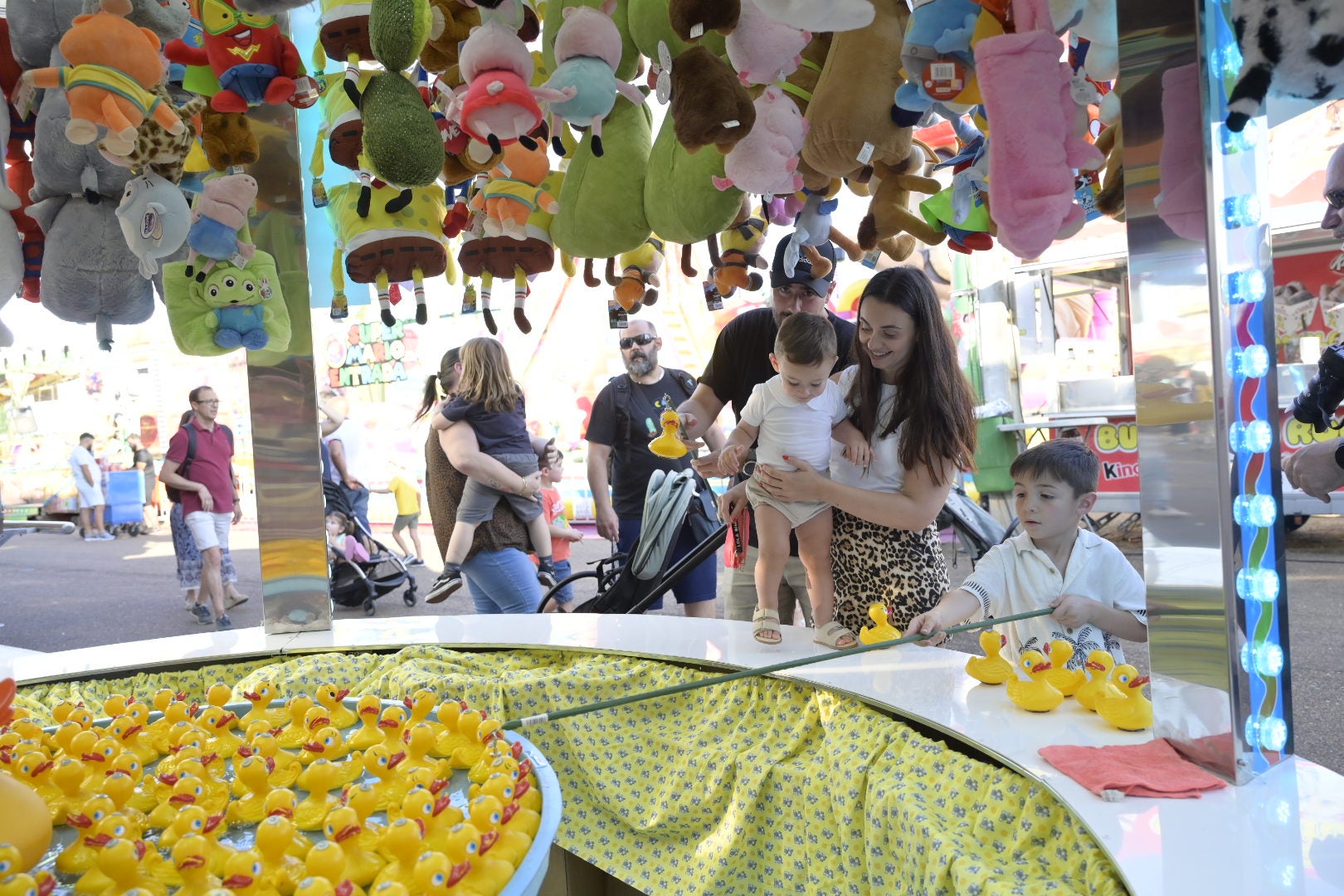 Fotos | Los pequeños disfrutan de la feria en el Día del Niño