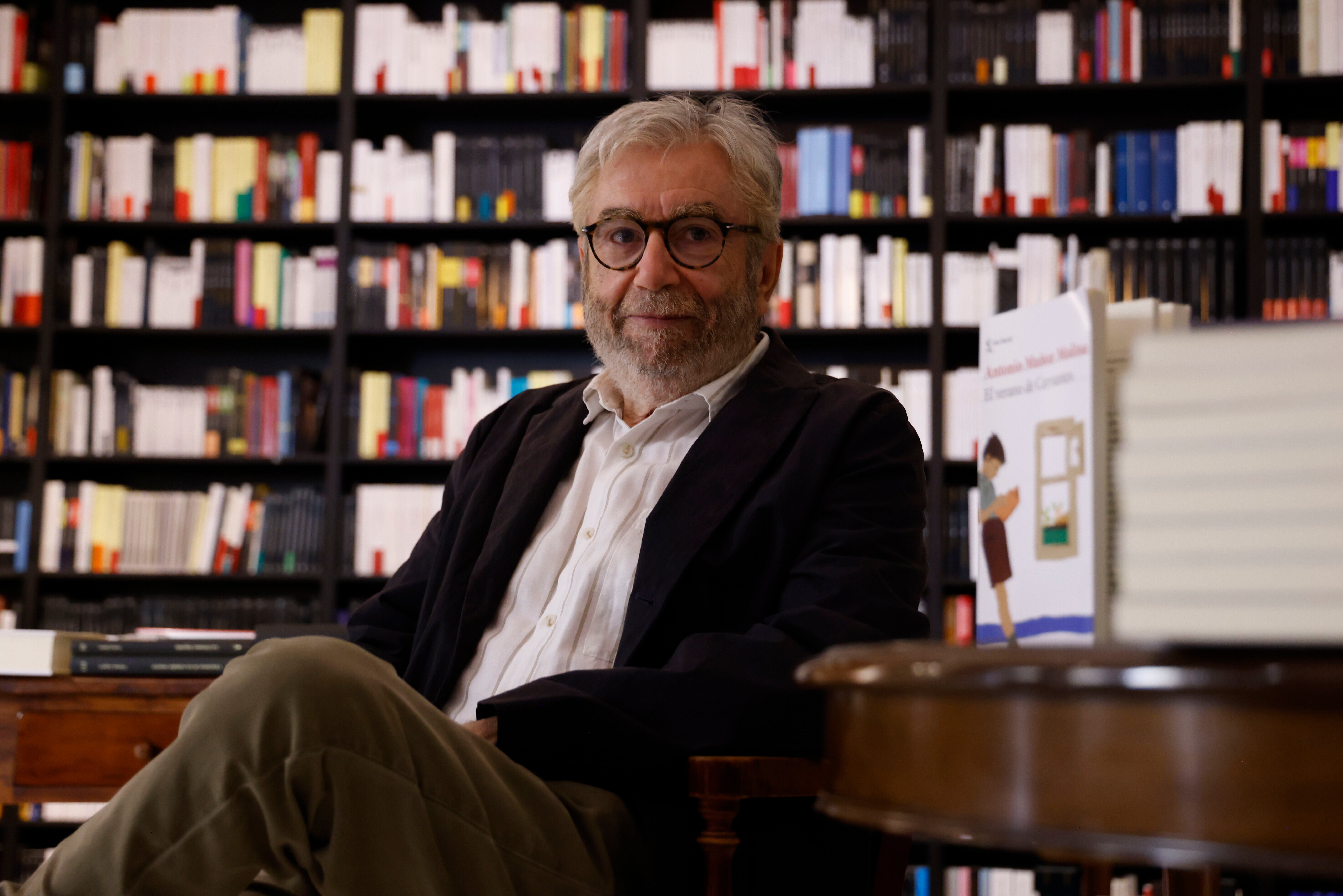 Antonio Muñoz Molina nos lleva al verano de su niñez en el que descubrió las aventuras del Quijote.