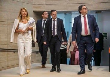 El líder socialista ofrece a la presidenta de la Junta cuatro pactos para que «Extremadura tenga esperanza»