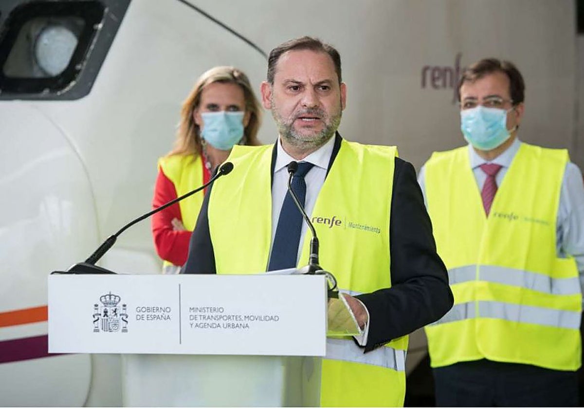 El exministro José Luis Ábalos en Badajoz, en abril de 2021, cuando anunció las obras de Ricardo Carapeto.