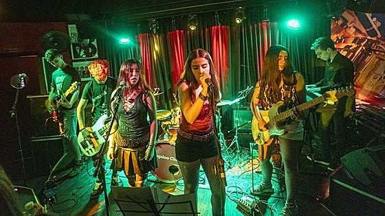La diversidad a escena y rock adolescente