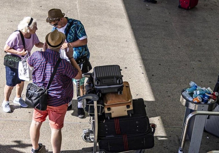 Protección de Datos prohíbe a hoteles y alojamientos pedir copia del DNI o pasaporte a los clientes