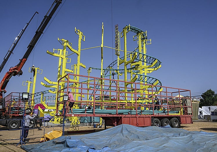 Doce personas desmontaron la montaña rusa durante todo el domino.