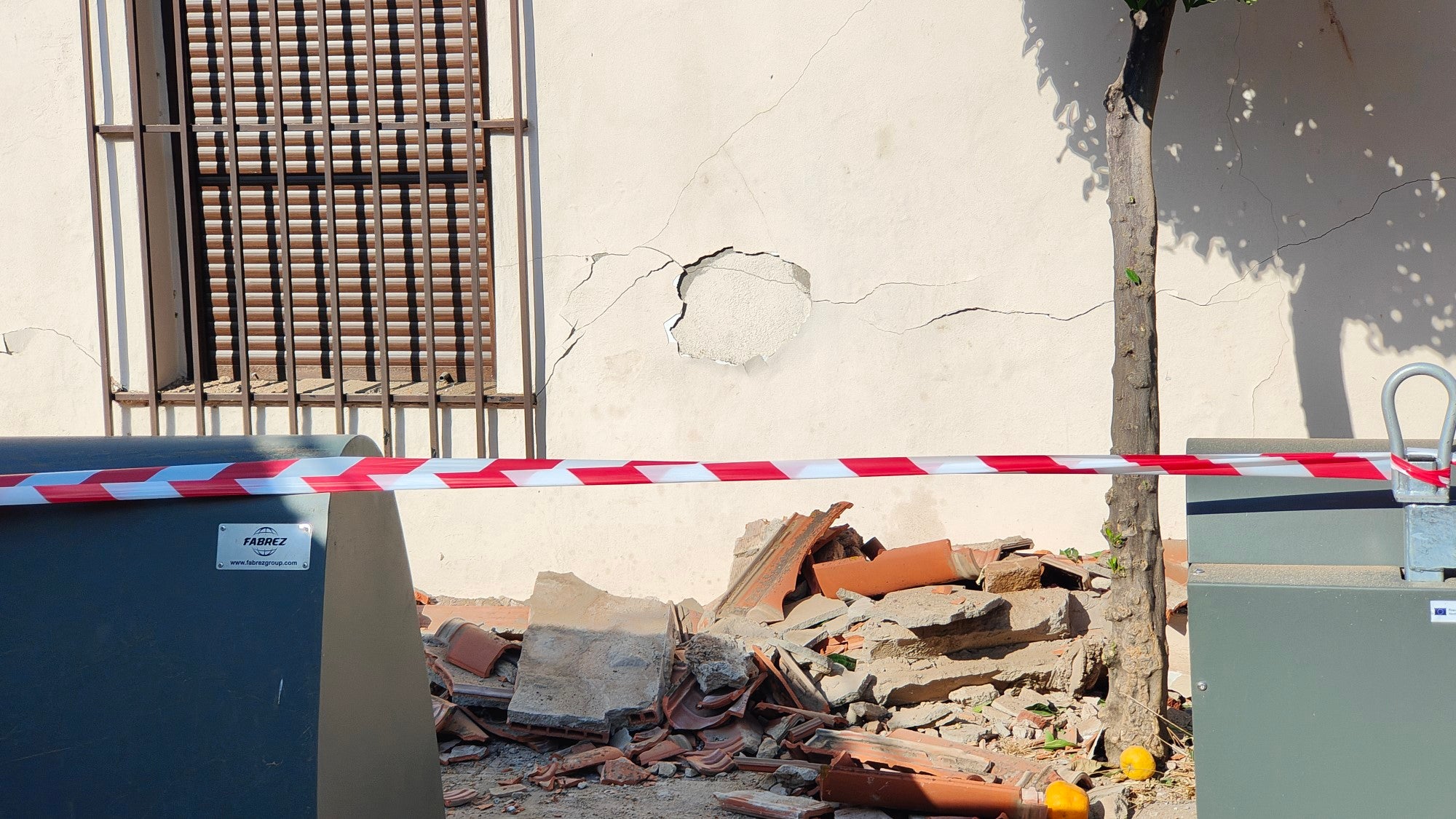 Fotos | Así está la Casa del Pueblo de Valverde de Leganés tras el derrumbe