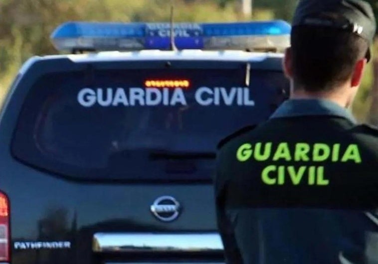 Herido un motorista de 58 años en un choque con un coche en Casar de Palomero