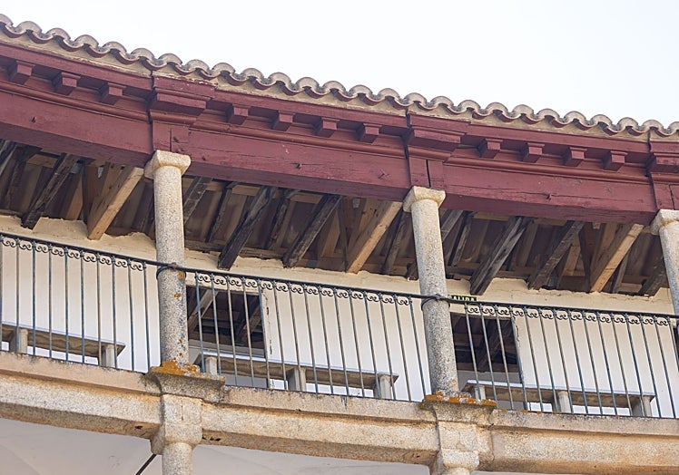 Una obra conjunta entre Diputación y Ayuntamiento renovó la cubierta del edificio.