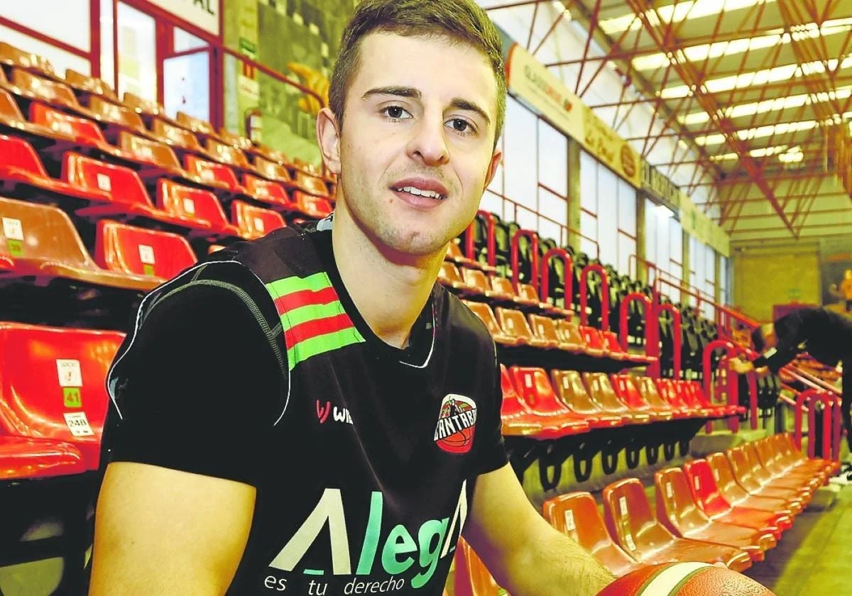 Álvaro Palazuelos en su etapa en el Grupo Alega Cantabria.