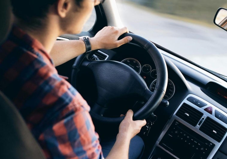 Importante aviso de la DGT sobre las nuevas señales de tráfico y los test de conducir