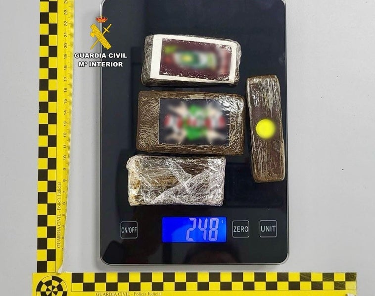 Detenido un joven de 20 años con 248 gramos de hachís cerca de Cáceres