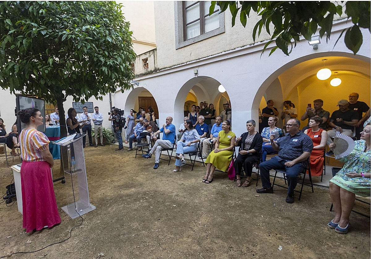 Celebración del 'Primer Diálogo Cultural Cáceres 2031' en el Palacio de la Isla.
