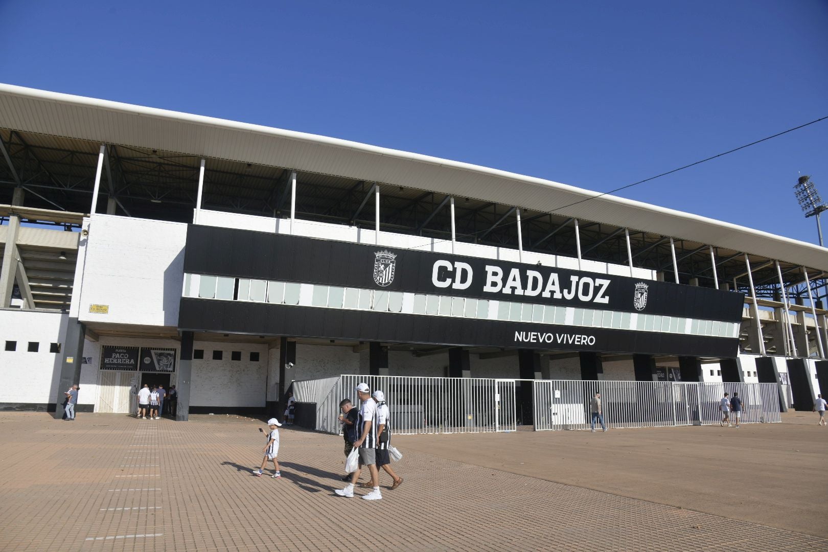 La AFE impide al Badajoz inscribir jugadores por deudas con su plantilla