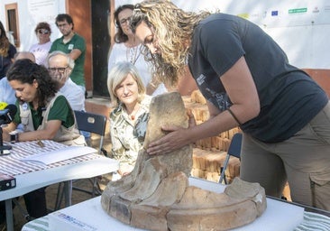El Turuñuelo descubre el altar de mármol griego más antiguo de la Península