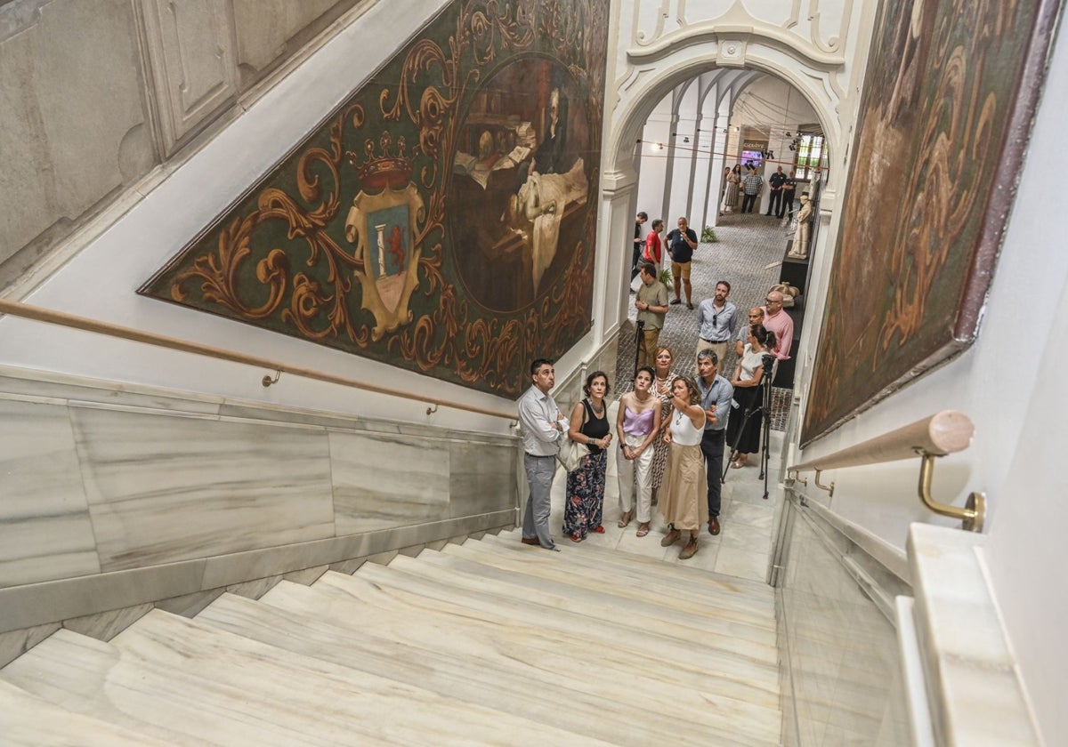 La escalera noble del Hospital Provincial reabre al público