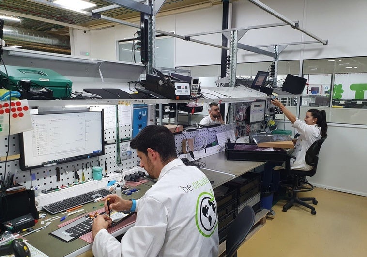Una empresa formará a 150 personas al año para reciclar dispositivos electrónicos