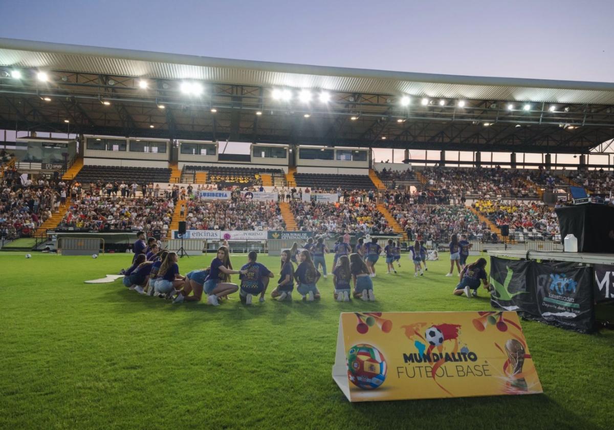Inauguración del Mundialito de Fútbol Base en el estadio Nuevo Vivero de Badajoz.