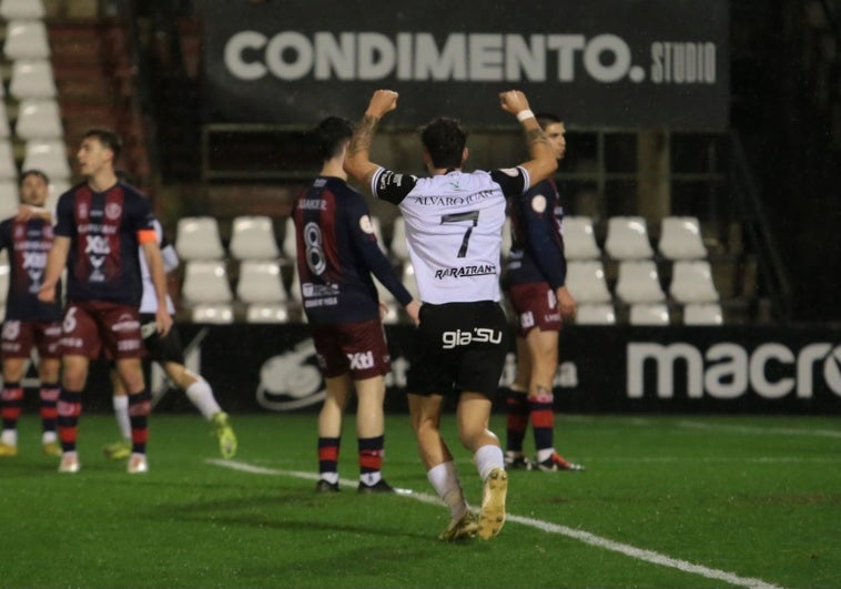 Se sube Manu Rivas, se baja Álvaro Juan