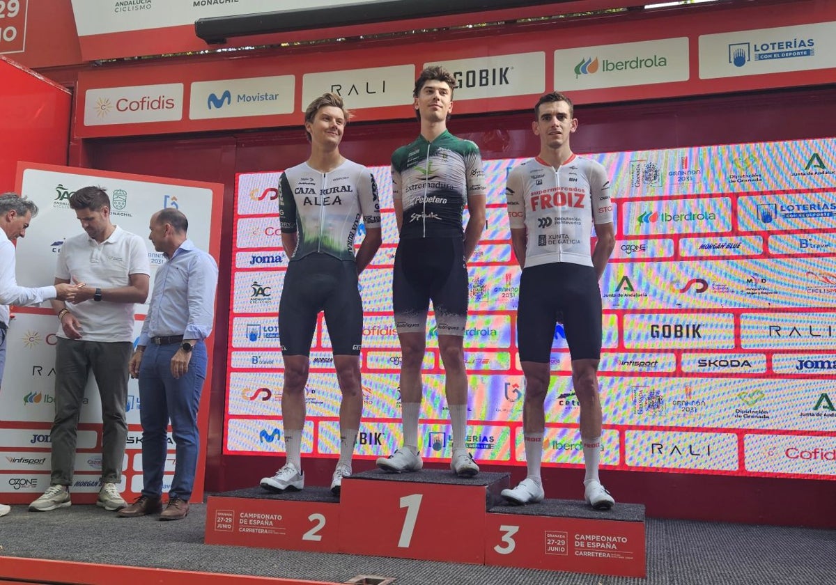 José María Martín en lo más alto del pocio como campeón de España.