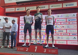 José María Martín en lo más alto del pocio como campeón de España.