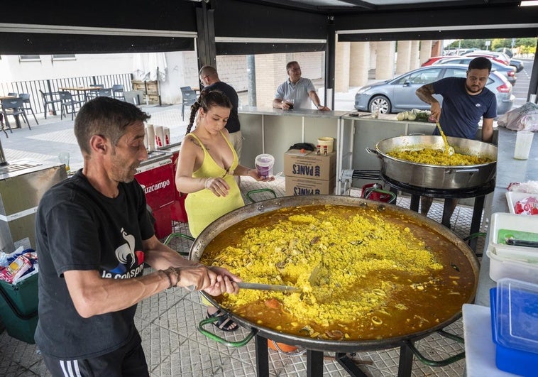 Trescientos platos de paella por el incendio de Cerro Gordo