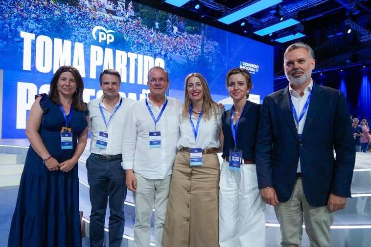 Feijóo suma cuatro extremeños a su equipo