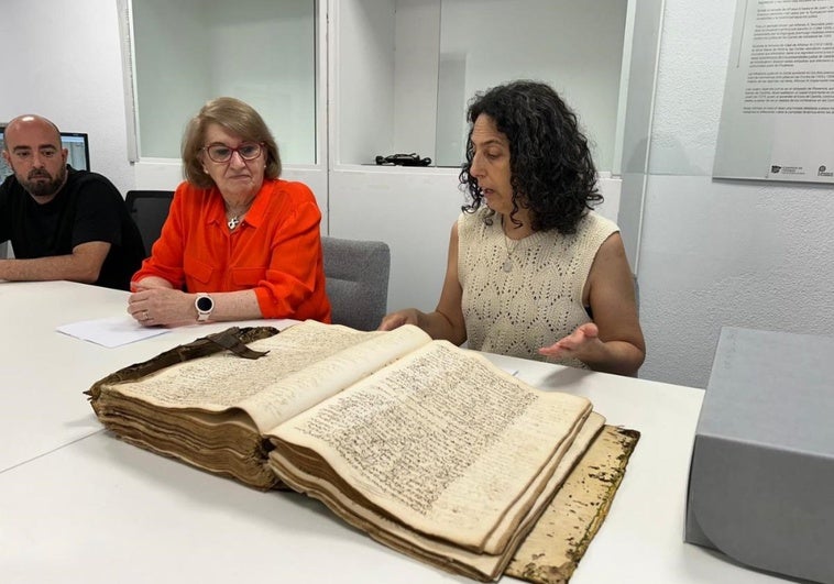 Millones en códices y pergaminos en el Archivo Municipal de Plasencia