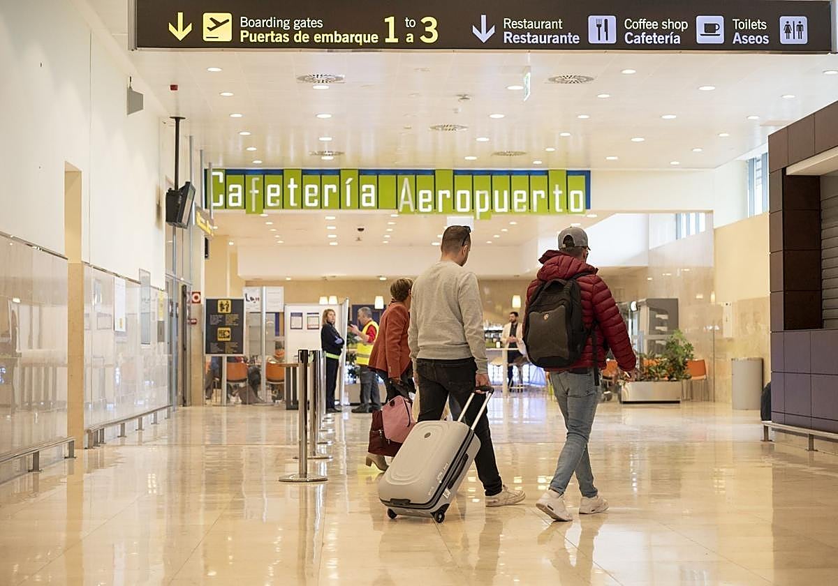 Imagen de archivo de la terminal del aeropuerto de Badajoz.