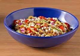 Ensalada de lentejas con salsa de aguacate