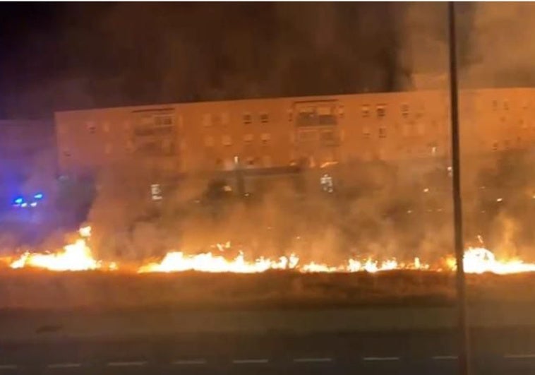 Un incendio de pastos consume una parcela privada en Cáceres El Viejo