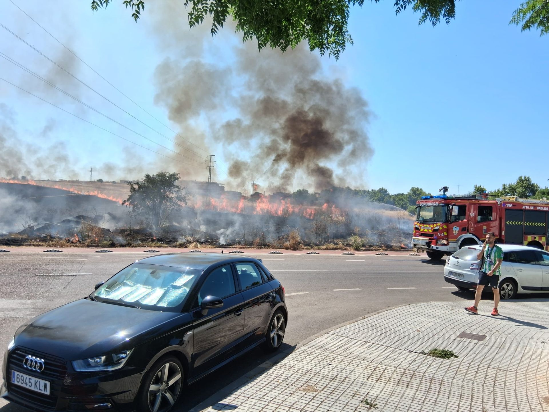 Nuevo incendio de pastos en el Cerro de San Miguel de Badajoz