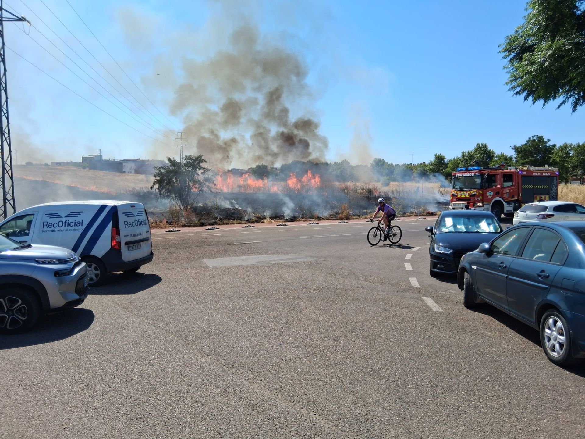 Nuevo incendio de pastos en el Cerro de San Miguel de Badajoz